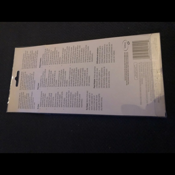 NEW in box Wilton fondant and gum paste mold - Picture 2 of 2